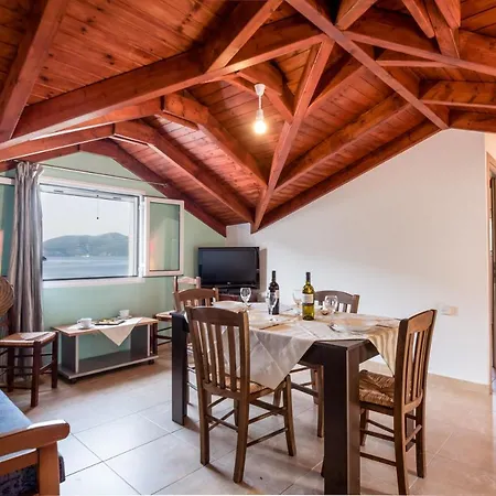 Makris House أيّا إفيميا