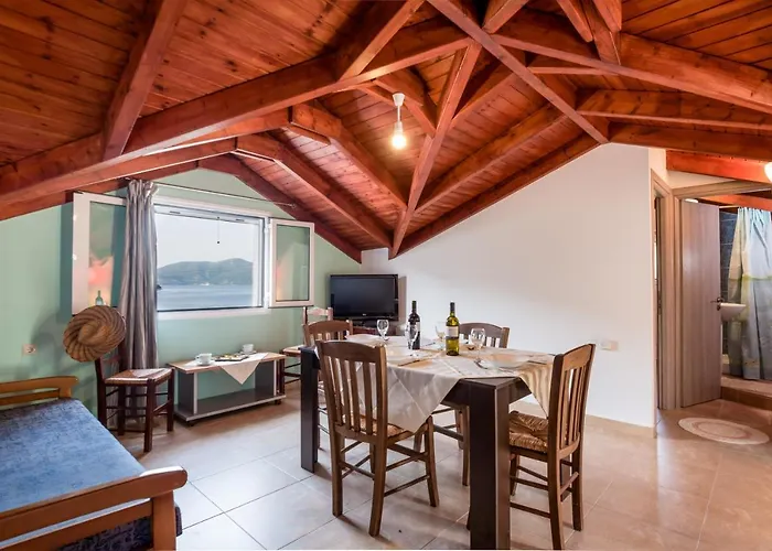 Makris House Ajía Effimía